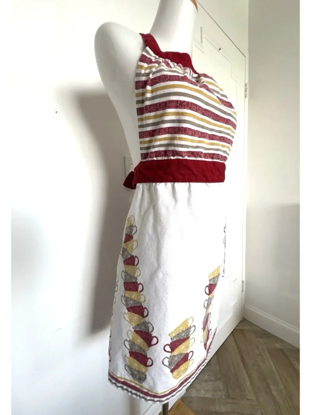 Threshold Apron Coffee Tea Cups 100% Cotton Kitchen Cooking Cafe Burgundy Stripe